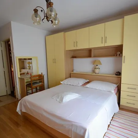 Ivana 3* Makarska