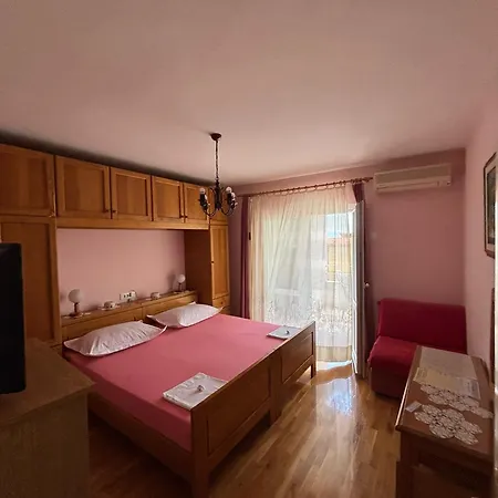 Guest house Ivana 3*