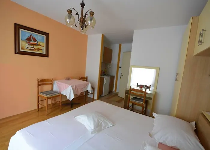 Ivana Guest house 3*